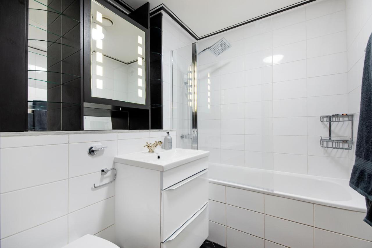 Large And Central 2 Bed Лондон Экстерьер фото