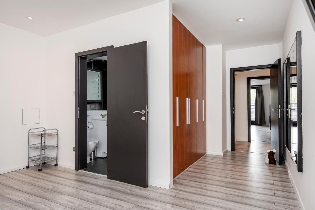 Large And Central 2 Bed Лондон Экстерьер фото